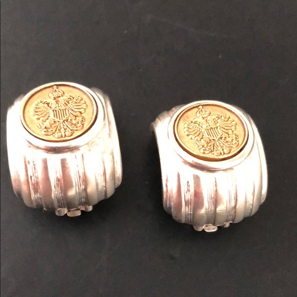 VINTAGE SILVERTONE & GOLDTONE CREST COIN EARRINGS - Picture 15 of 16
